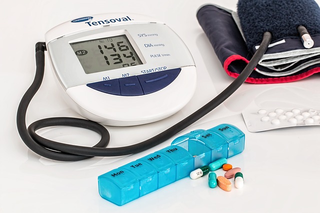 Aparatos medición hipertensión arterial cumplimiento paciente tratamiento médico